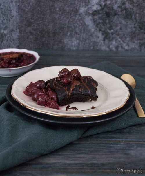 Brownie-Sterne mit Gewürzkirschen