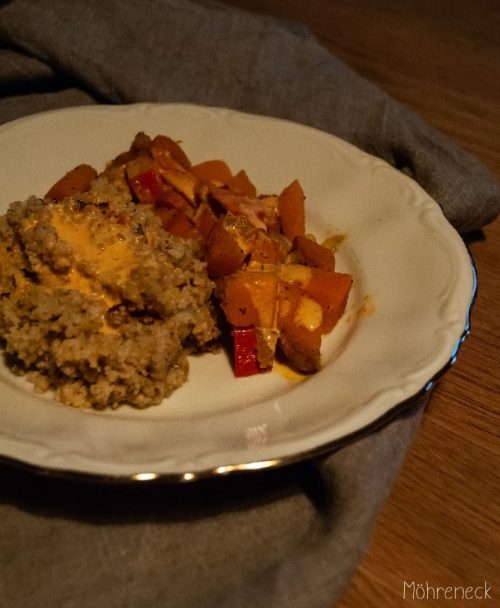 Couscous mit Kürbis und Currysauce