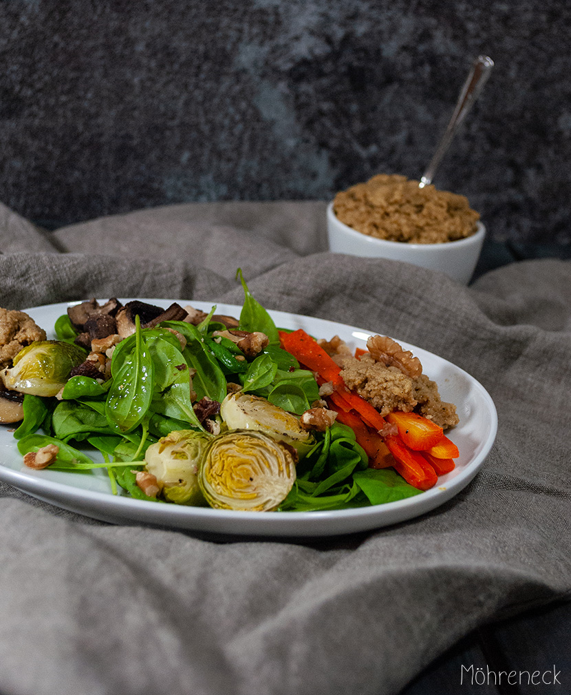 Spinatsalat mit Hummus - Möhreneck