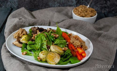 Spinatsalat mit Hummus - Möhreneck