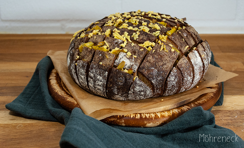 Brotlaib mit Käse & Peperoni