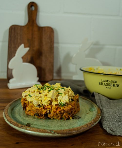 Möhren-Kürbiskern-Brot mit veganem Eiersalat