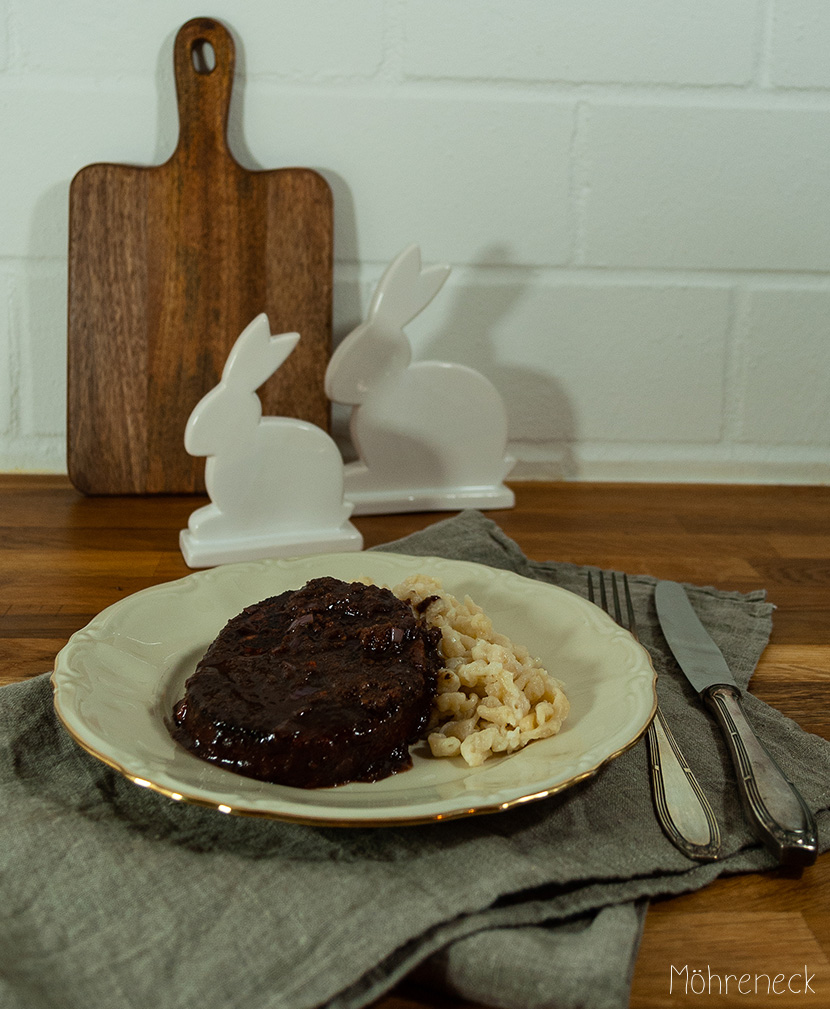 Seitan-Sauerbraten mit Spätzle