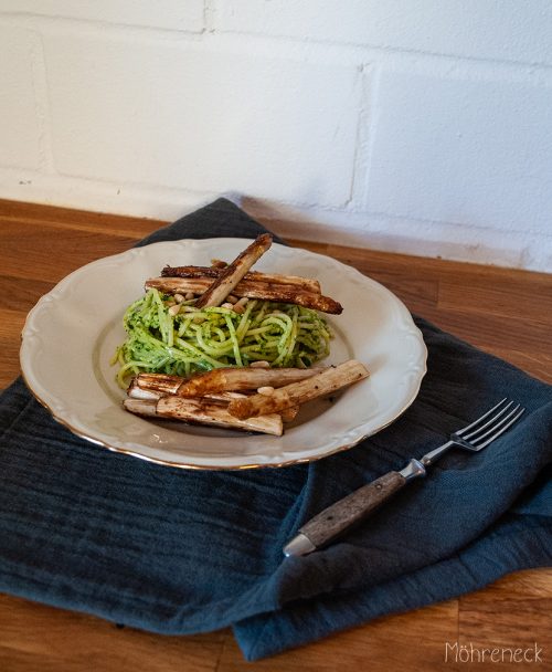 Pasta mit Limetten-Rucola-Pesto und gebratenem Spargel