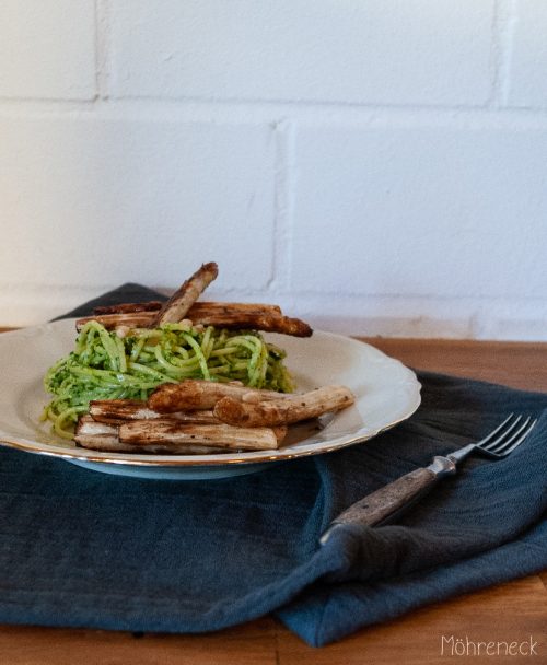 Pasta mit Limetten-Rucola-Pesto und gebratenem Spargel