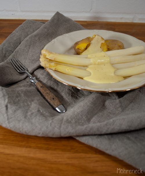 Spargel mit Sauce Hollandaise und Quetsch-Kartoffeln