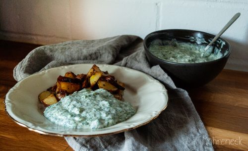 Grüne Sauce mit Bratkartoffeln