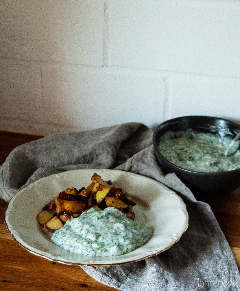 Grüne Sauce mit Bratkartoffeln