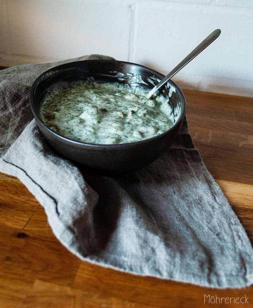 Grüne Sauce mit Bratkartoffeln