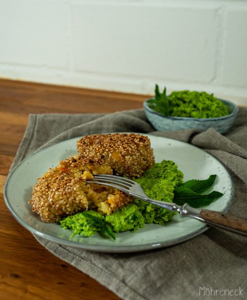 Bulgurköfte mit Erbsenhummus