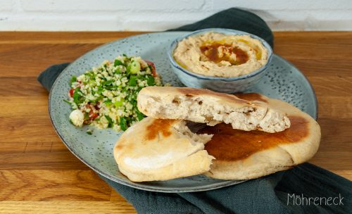 Khoubiz mit Hummus und Taboulé