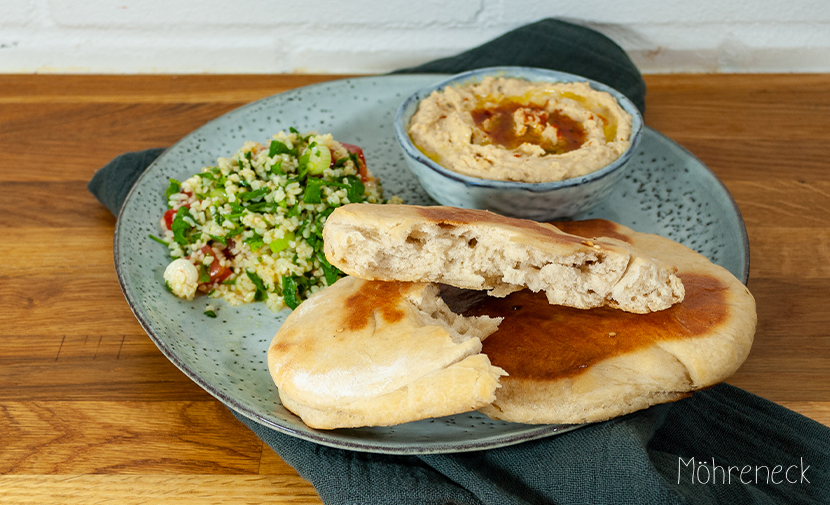 Khoubiz mit Hummus und Taboulé