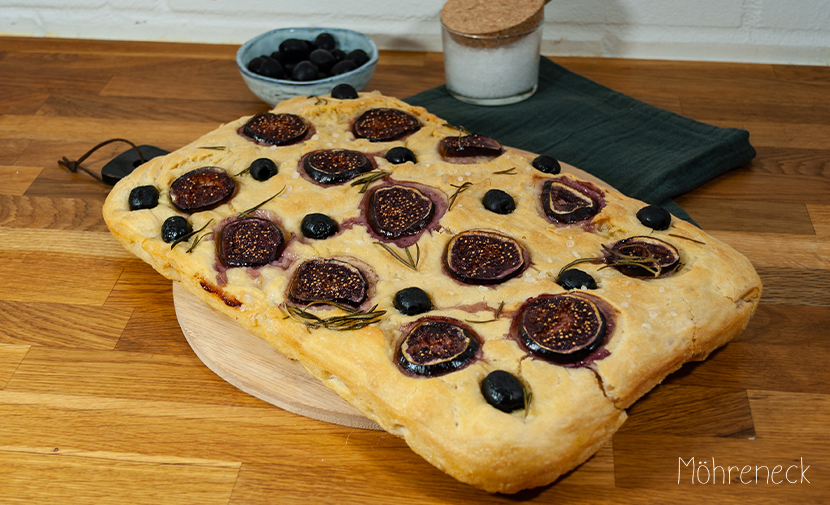 Focaccia mit Feigen und Oliven