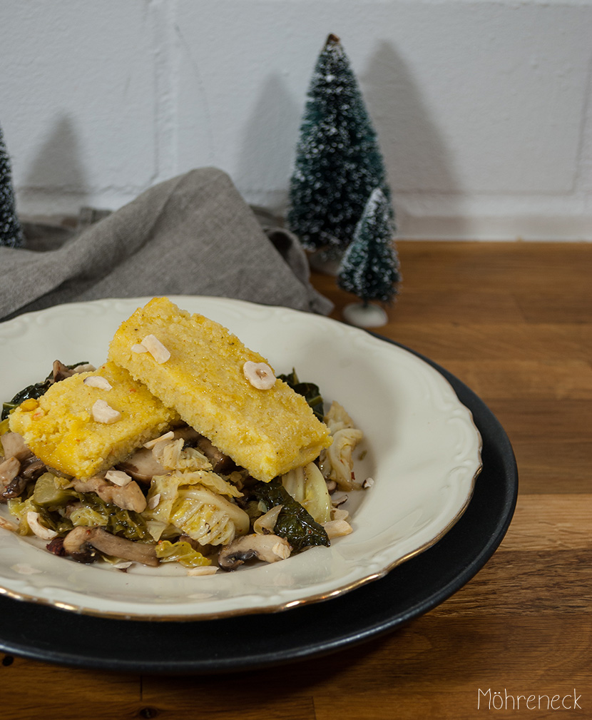 Rosmarin-Polenta mit Wirsing-Pilzen