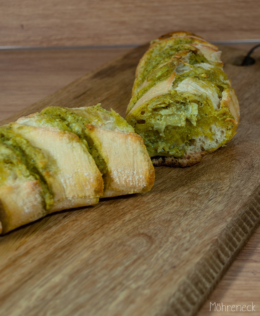 Pesto-Knoblauch-Baguette