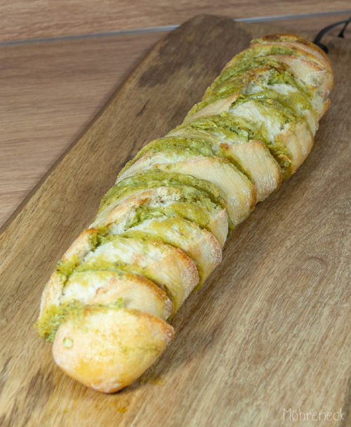 Pesto-Knoblauch-Baguette