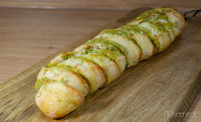 Pesto-Knoblauch-Baguette