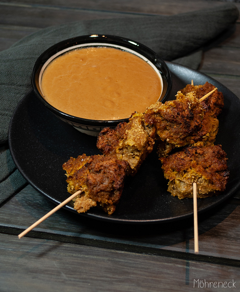 Seitan-Spieße mit Erdnuss-Sauce