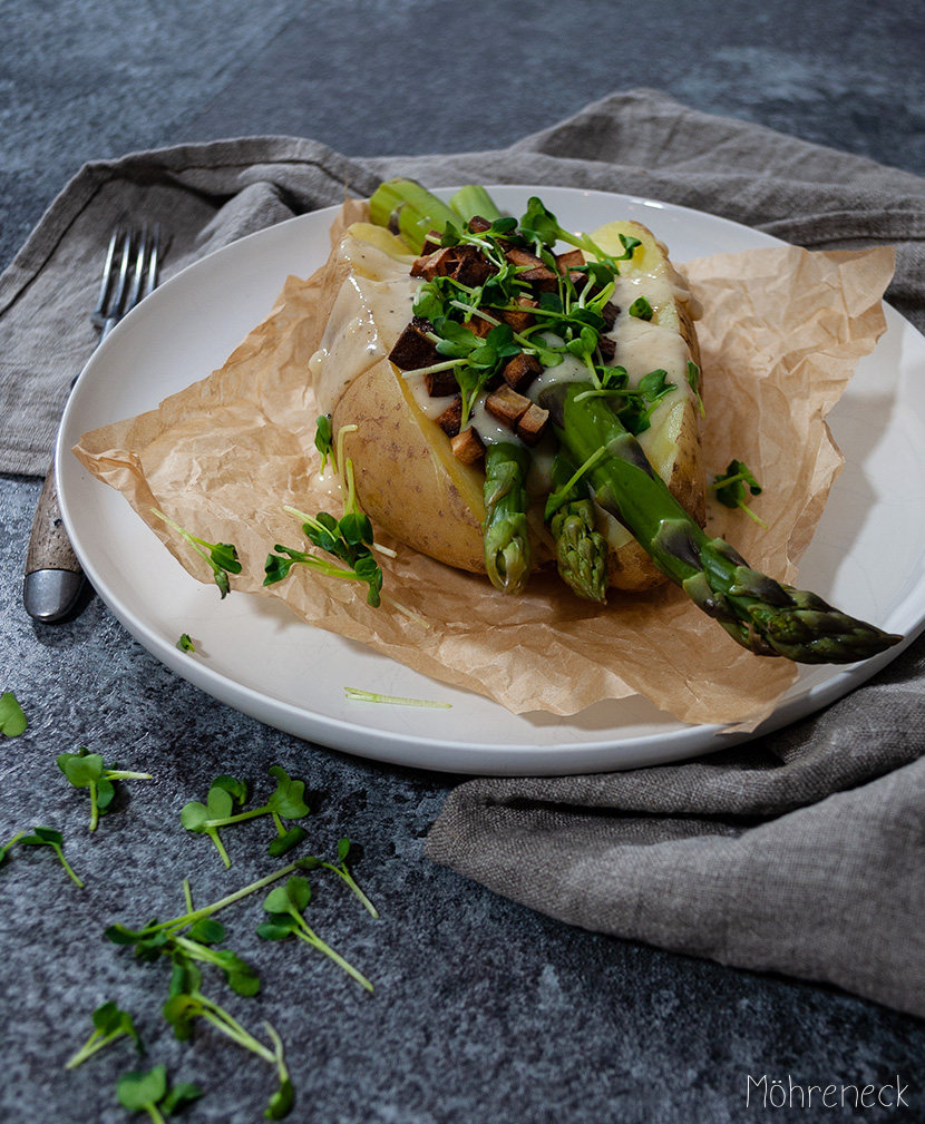 Ofenkartoffel mit grünem Spargel