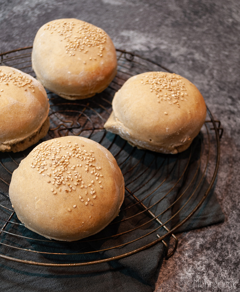 Dinkel-Burger-Brötchen mit Sauerteig