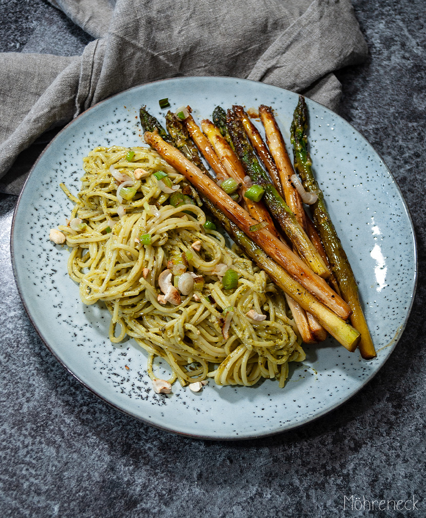 karamellisierter Spargel mit Pesto-Pasta