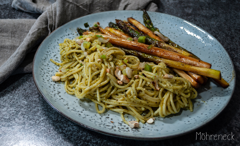 karamellisierter Spargel mit Pesto-Pasta