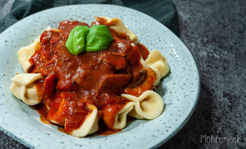 Tortellini mit Cashew-Tofu-Füllung