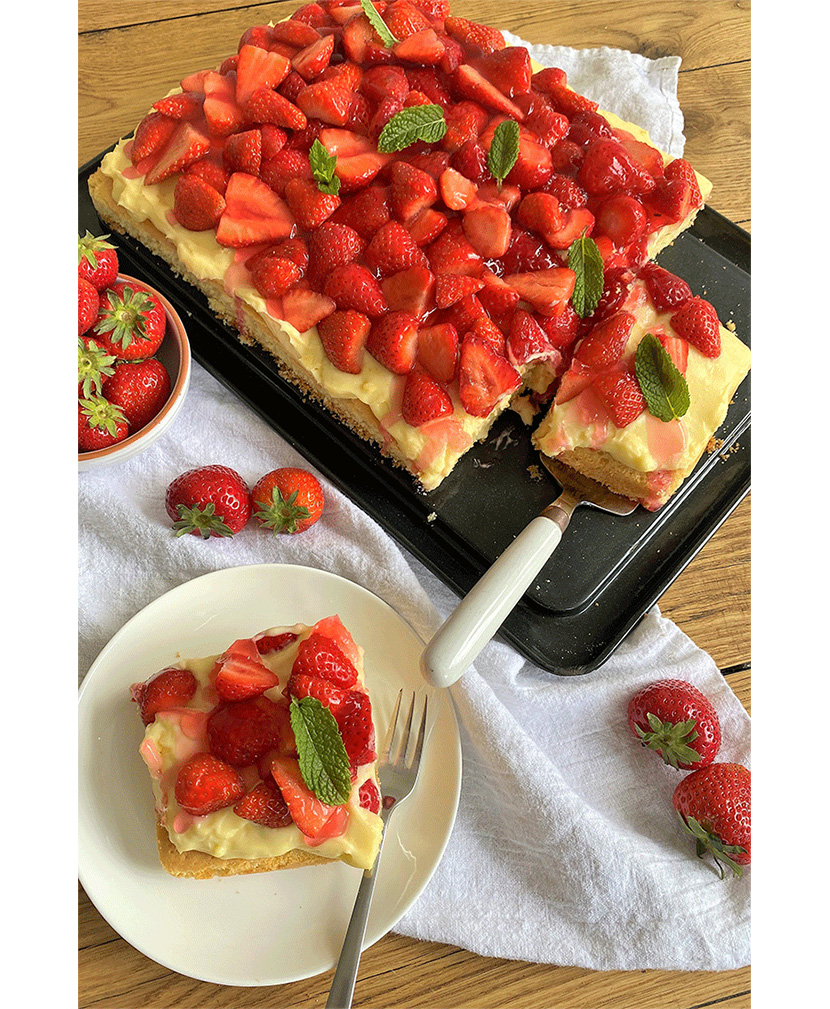 Erdbeer-Pudding-Blechkuchen von Küchenmomente