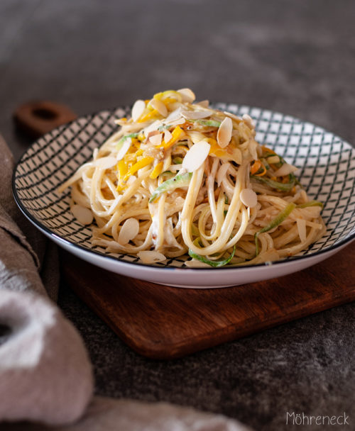 Zucchini-Mandel-Pasta