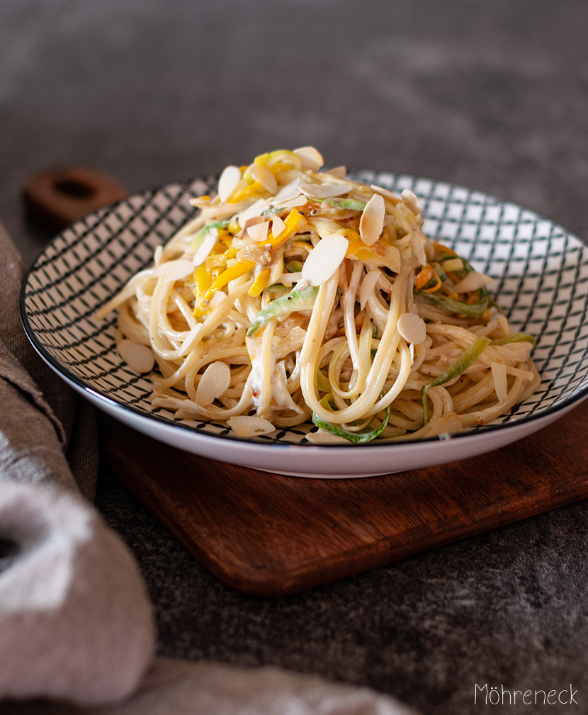 Zucchini-Mandel-Pasta