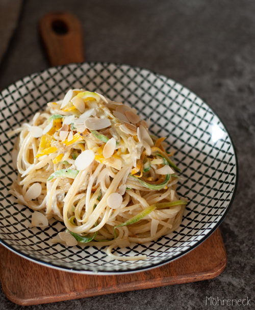 Zucchini-Mandel-Pasta