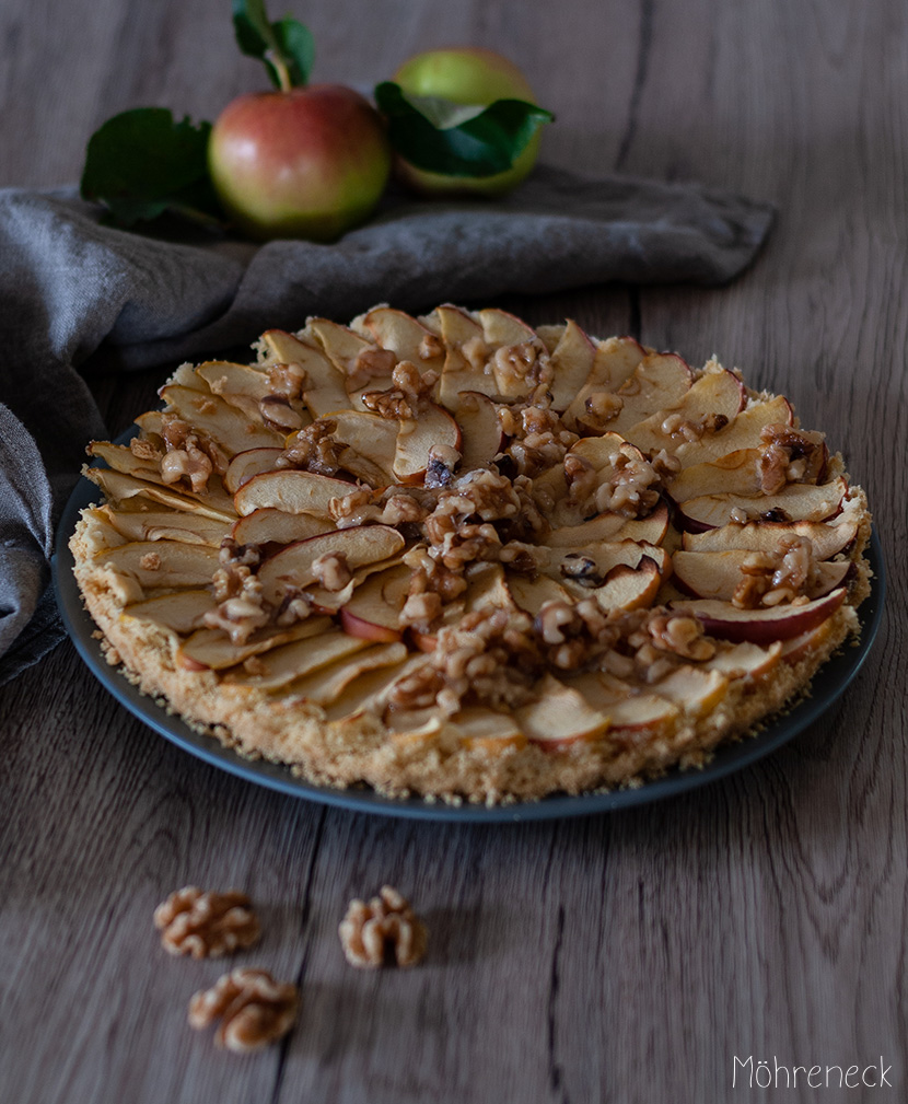 Apfeltarte mit karamellisierten Walnüssen