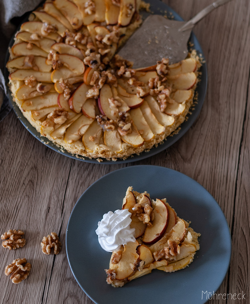 Apfeltarte mit karamellisierten Walnüssen