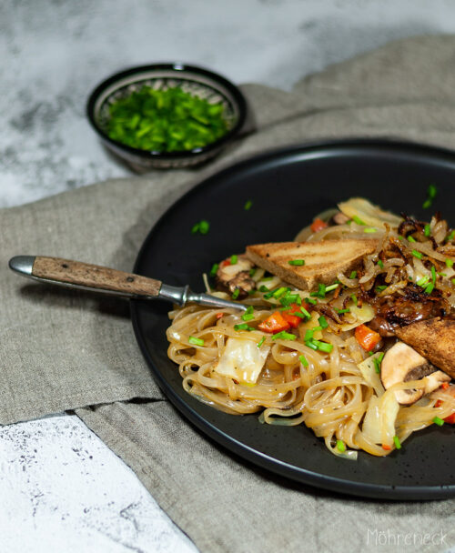 Glasnudeln mit Winter-Wokgemüse und Tofu