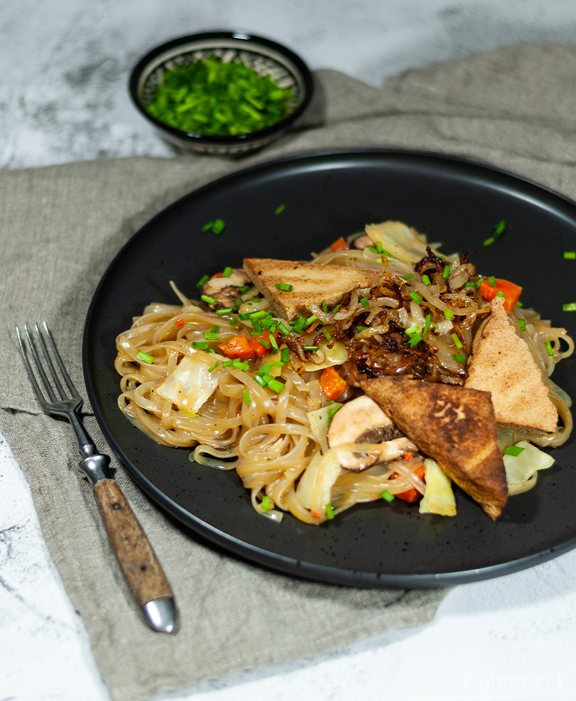 Glasnudeln mit Winter-Wokgemüse und Tofu