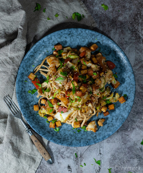 Spitzkohlpfanne mit Hoisin-Sauce