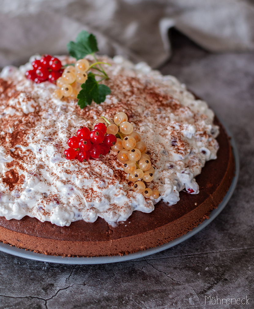 Schokobiskuit mit Johannisbeeren-Mascarpone