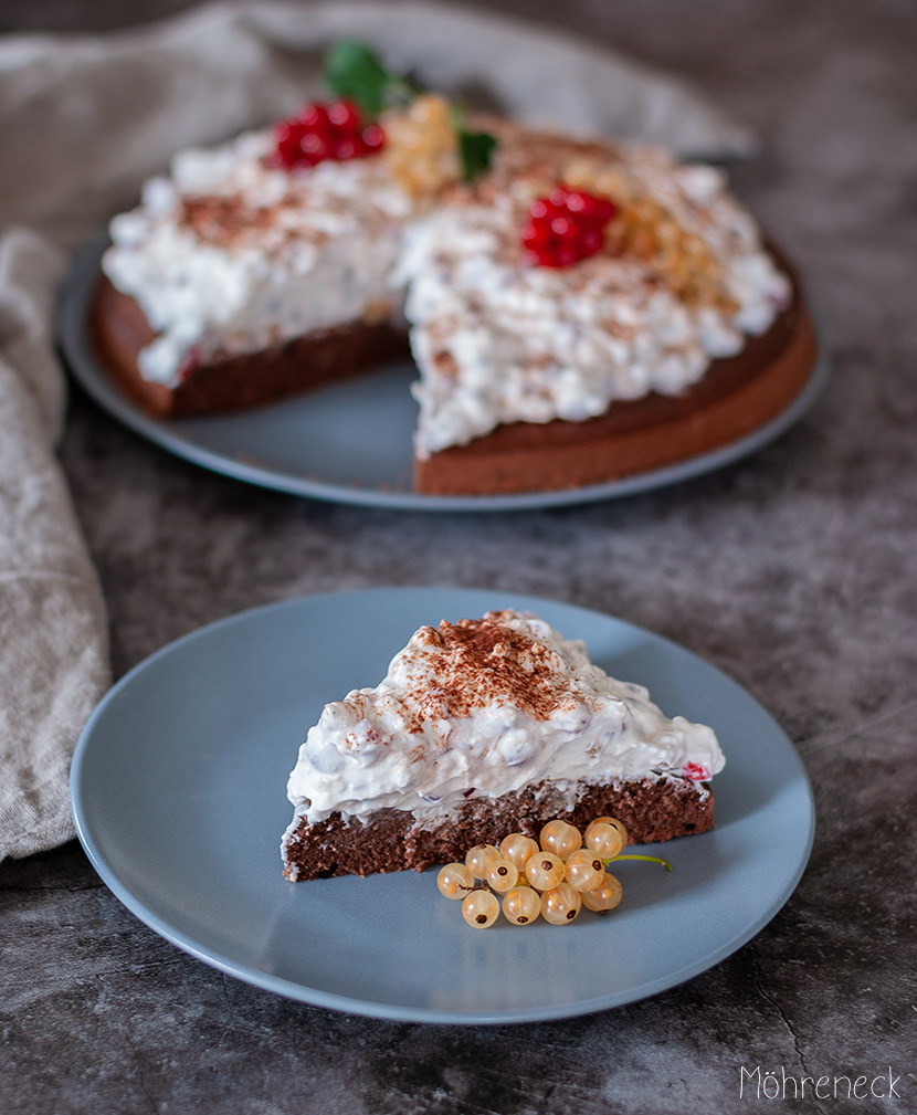 Schokobiskuit mit Johannisbeeren-Mascarpone