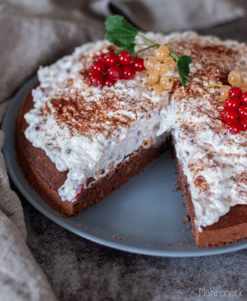 Schokobiskuit mit Johannisbeeren-Mascarpone