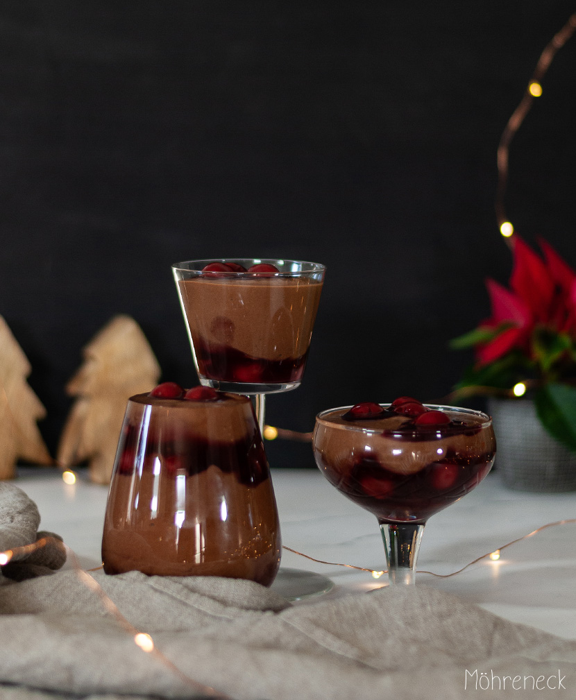 Lebkuchenmousse mit Punschkirschen