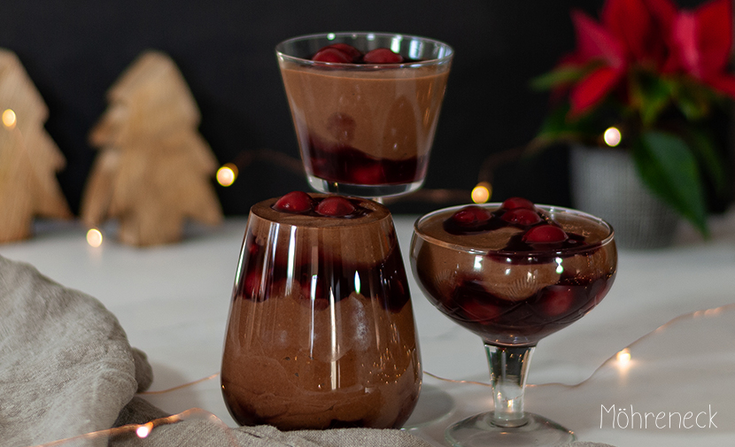 Lebkuchenmousse mit Punschkirschen