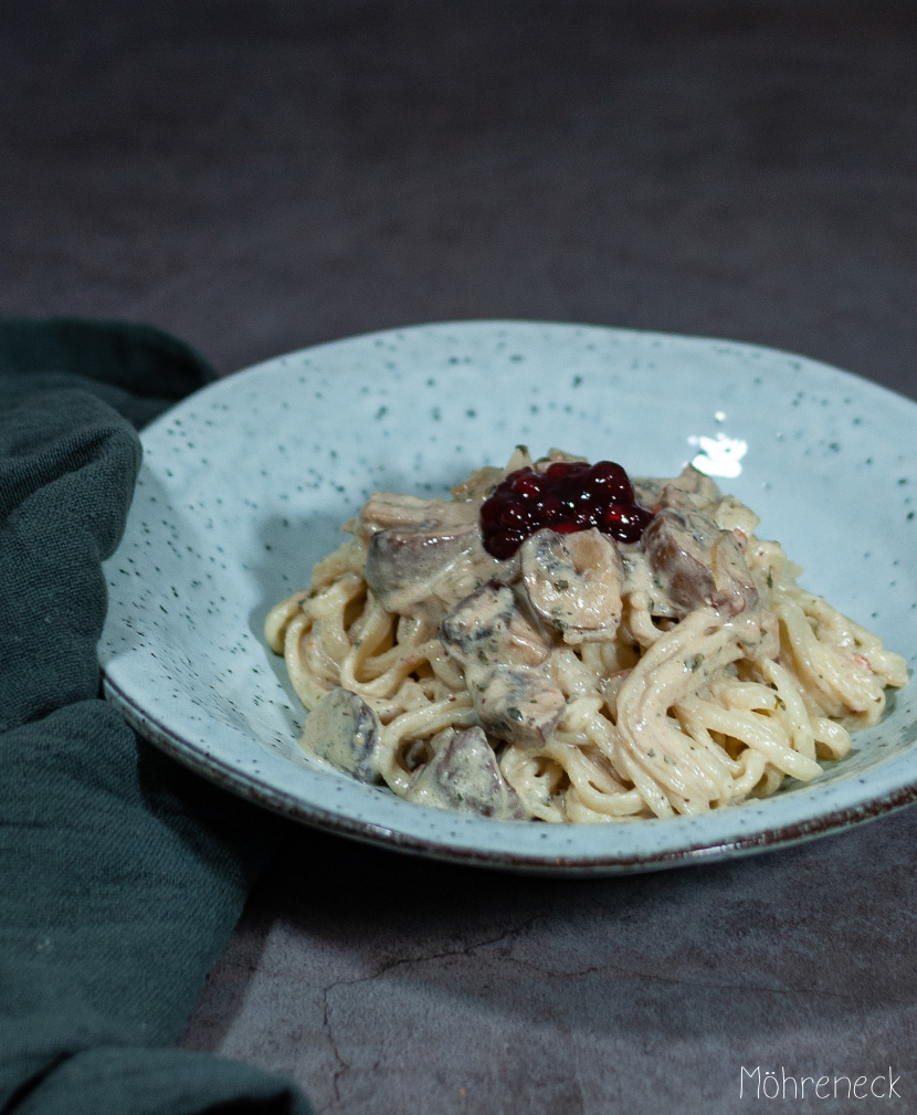 Pasta mit Pilz-Preiselbeeren-Rahmsauce