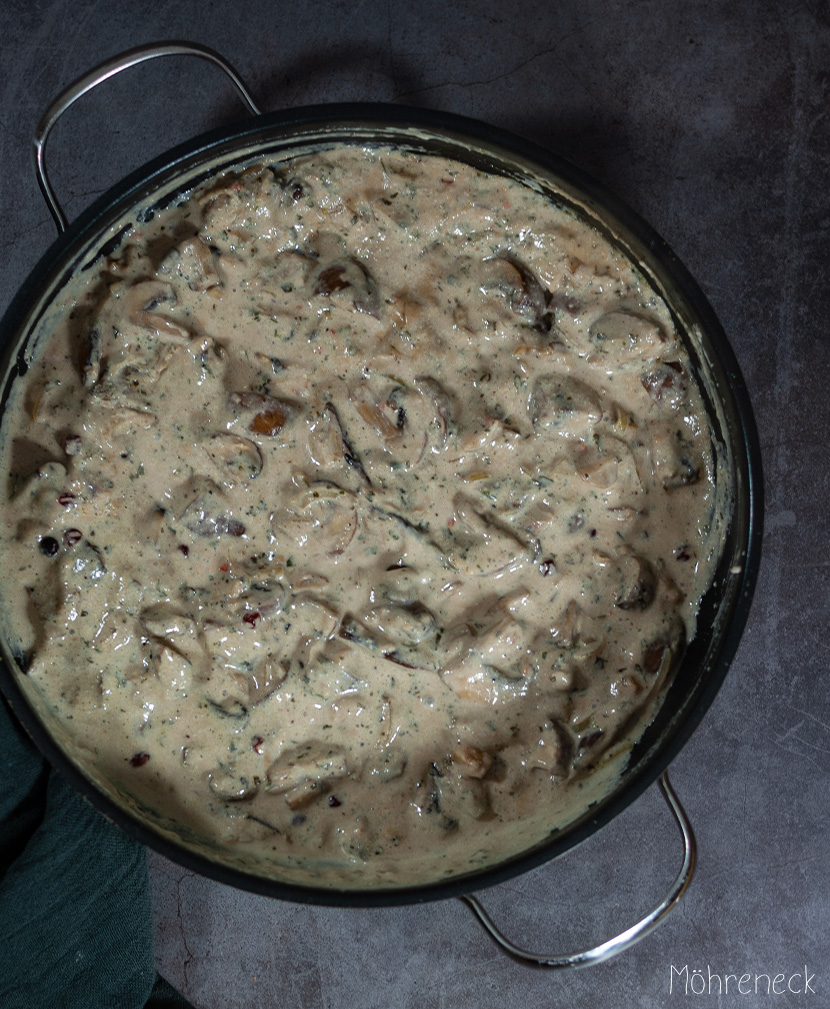 Pasta mit Pilz-Preiselbeeren-Rahmsauce