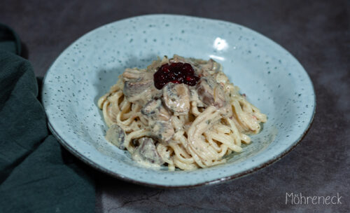 Pasta mit Pilz-Preiselbeeren-Rahmsauce