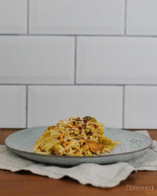Pasta mit veganem Rosenkohl-Pesto