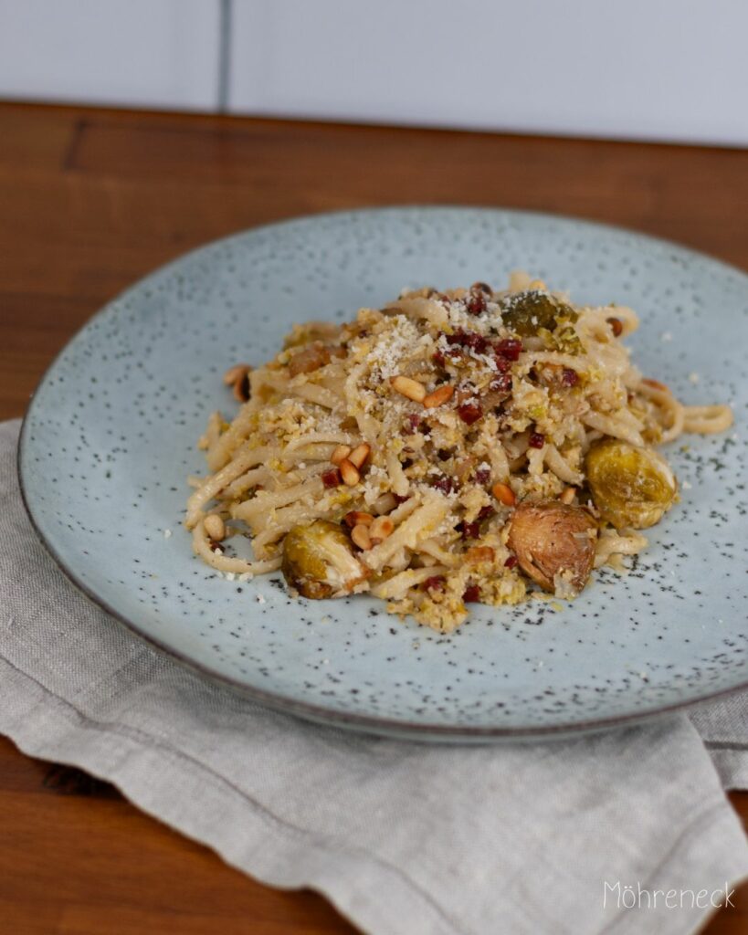 Pasta mit veganem Rosenkohl-Pesto